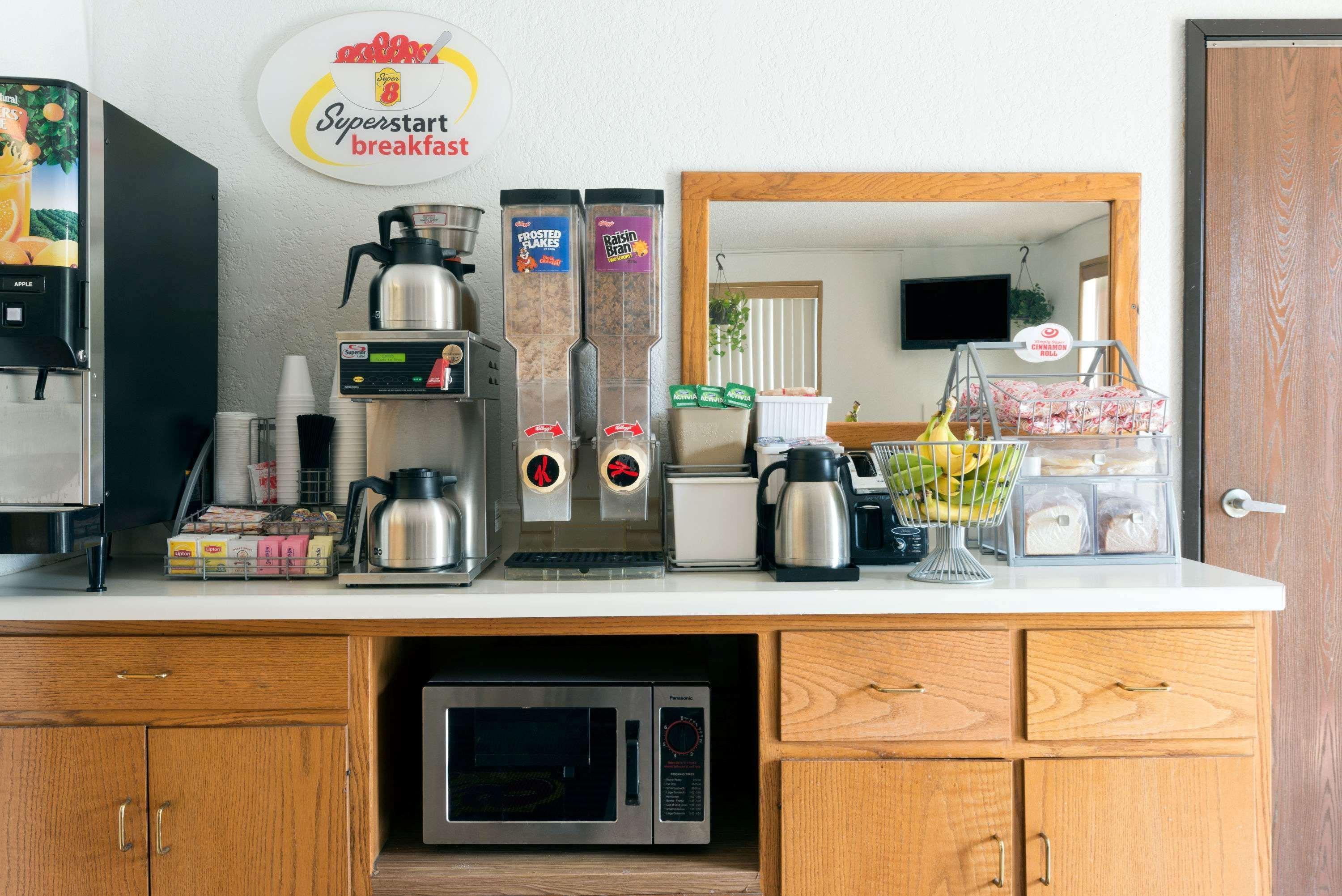 Super 8 By Wyndham Twinsburg/cleveland Area